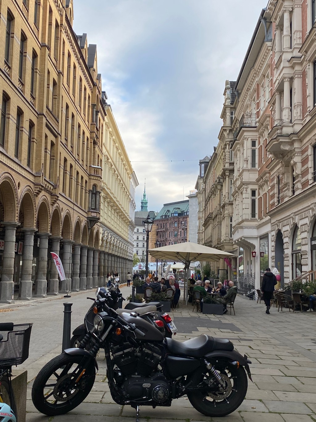 ENGLISH — RUSSIAN TRANSLATOR IN&nbsp;HAMBURG