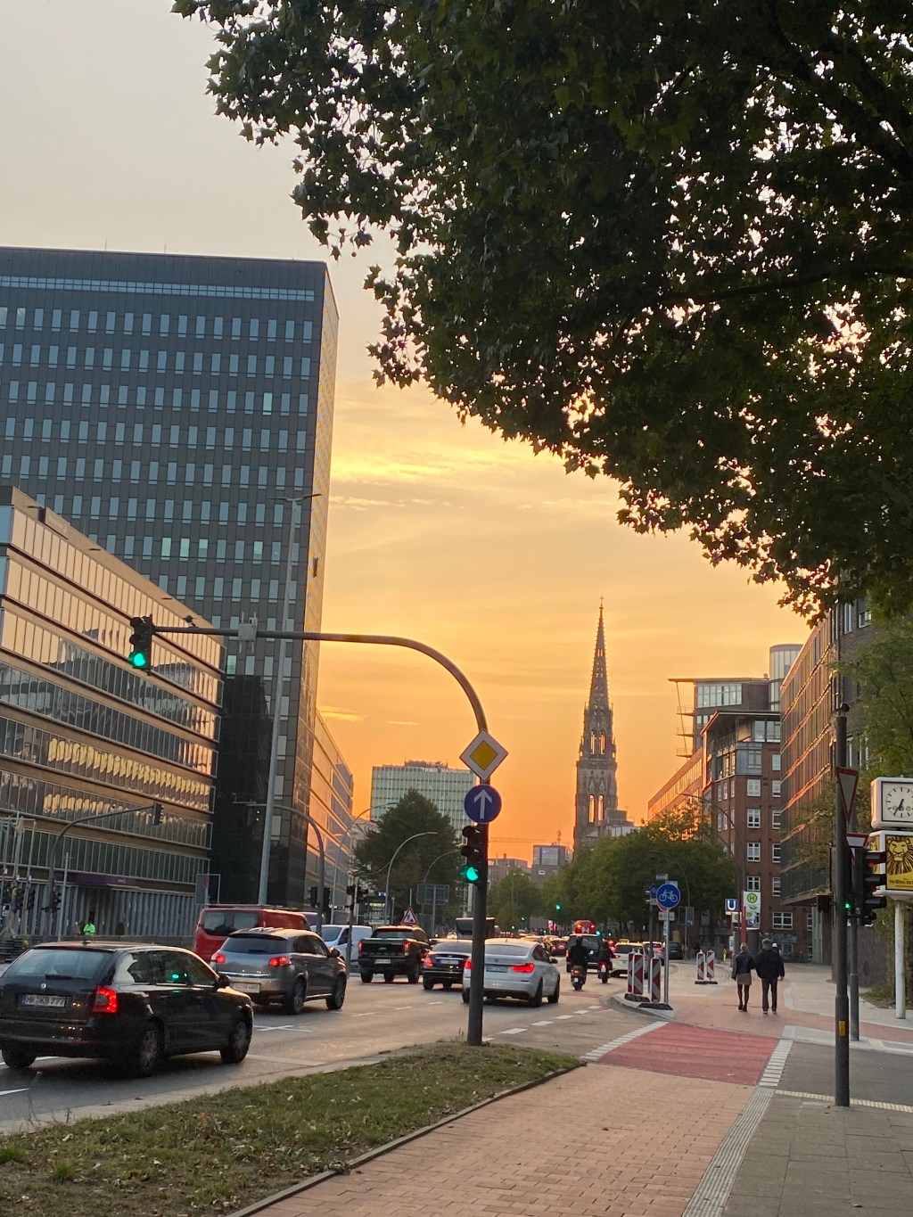 УСТНЫЙ ПЕРЕВОДЧИК в Гамбурге. ПЕРЕВОД У&nbsp;НОТАРИУСА.