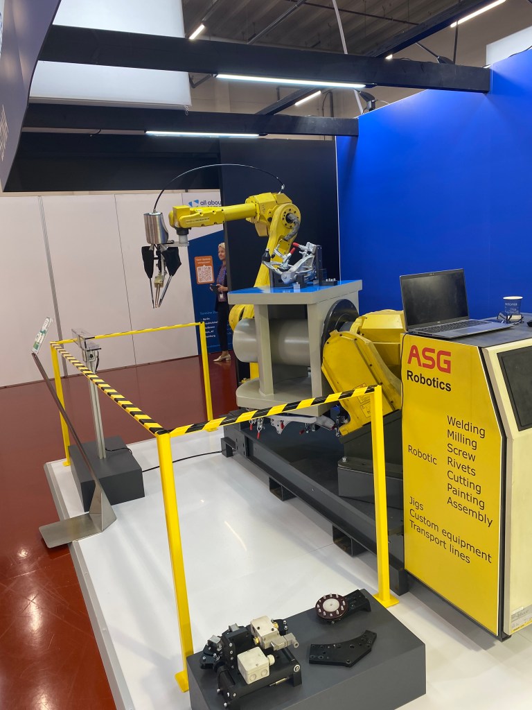 ПЕРЕВОДЧИК НА ВЫСТАВКУ