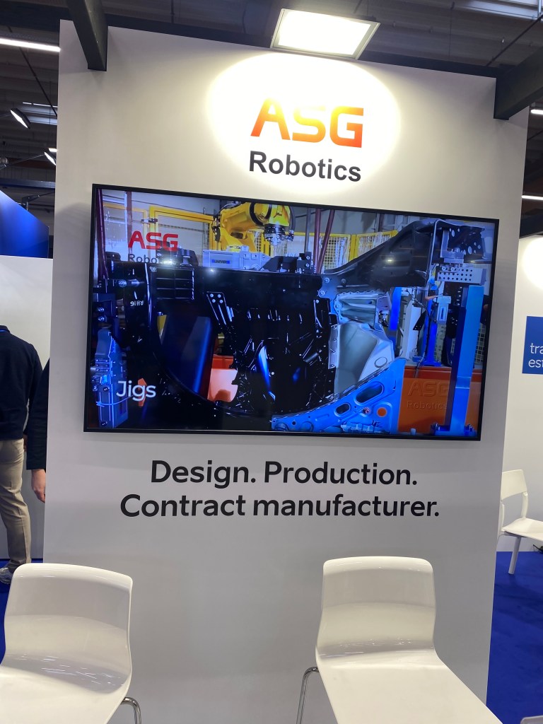 TRANSLATOR AT THE EXHIBITIOJN FMB 2025